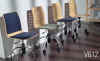 Bürostuhl mit Kunststoffrollen, Sperrholzschale